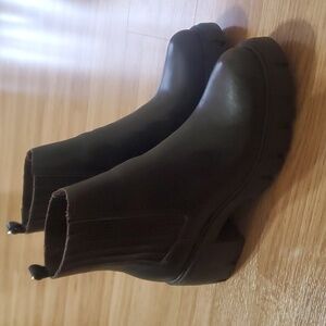 Steve Madden Chelsa Boots